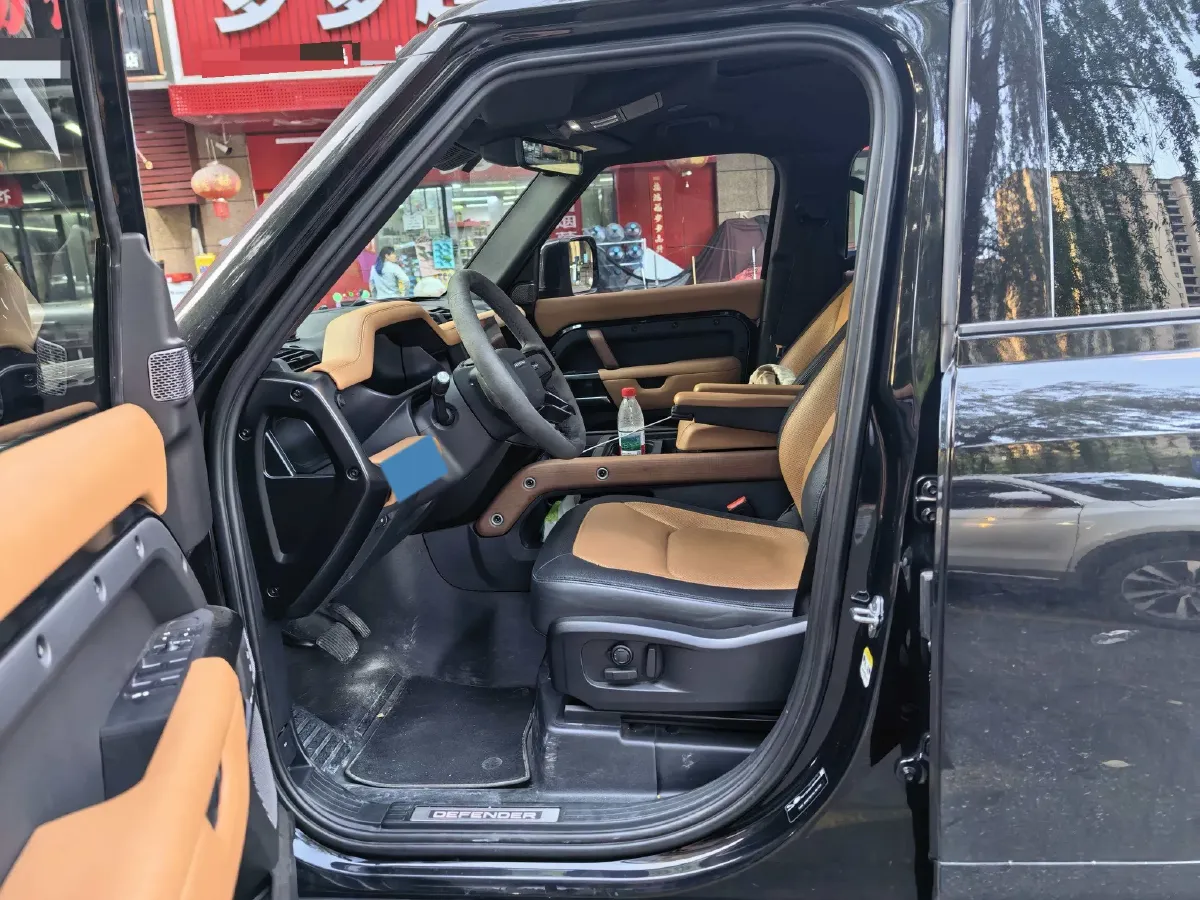 2022 Land Rover Defender 3.0T 400HP L6 8AT,autocango,china used car exporter,china ev exporter,chinese used car exporter,chinese used ev exporter