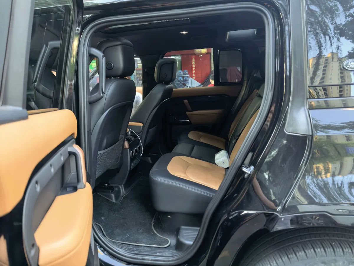 2022 Land Rover Defender 3.0T 400HP L6 8AT,autocango,china used car exporter,china ev exporter,chinese used car exporter,chinese used ev exporter