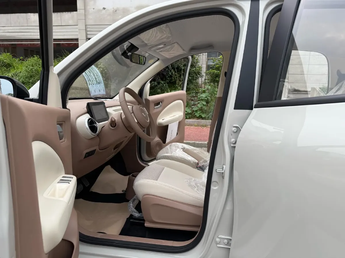 2025 WuLing HongGuang MINI EV BEV 16.2KWH,autocango,china used car exporter,china ev exporter,chinese used car exporter,chinese used ev exporter