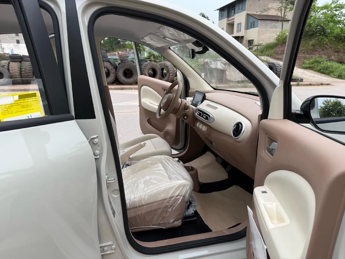 2025 WuLing HongGuang MINI EV BEV 16.2KWH,autocango,china used car exporter,china ev exporter,chinese used car exporter,chinese used ev exporter