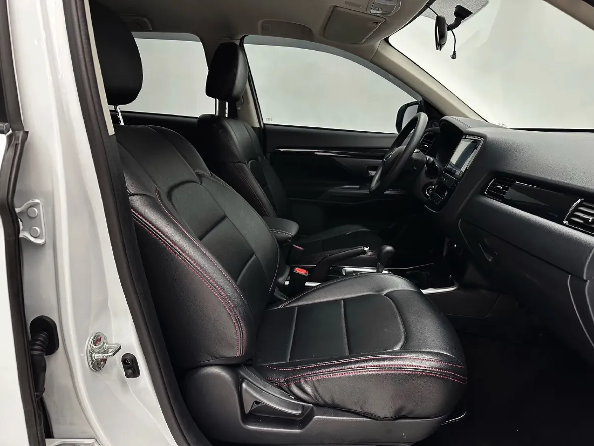 2021 Mitsubishi Outlander 2.0L 166HP L4 CVT,autocango,china used car exporter,china ev exporter,chinese used car exporter,chinese used ev exporter