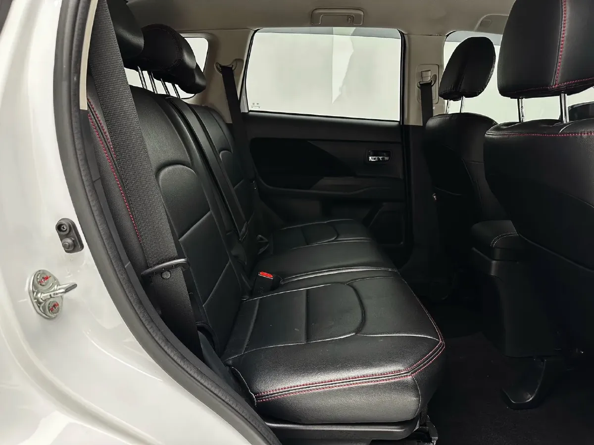 2021 Mitsubishi Outlander 2.0L 166HP L4 CVT,autocango,china used car exporter,china ev exporter,chinese used car exporter,chinese used ev exporter