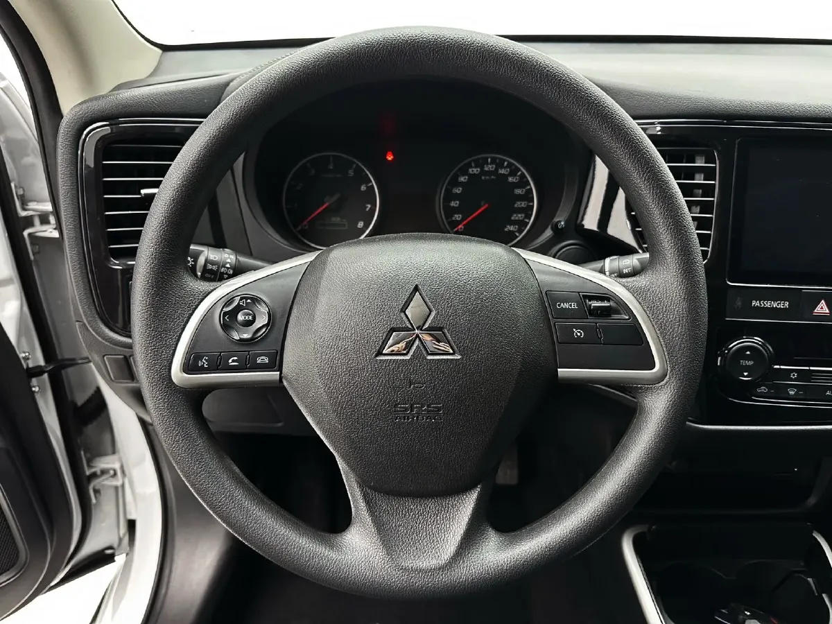 2021 Mitsubishi Outlander 2.0L 166HP L4 CVT,autocango,china used car exporter,china ev exporter,chinese used car exporter,chinese used ev exporter