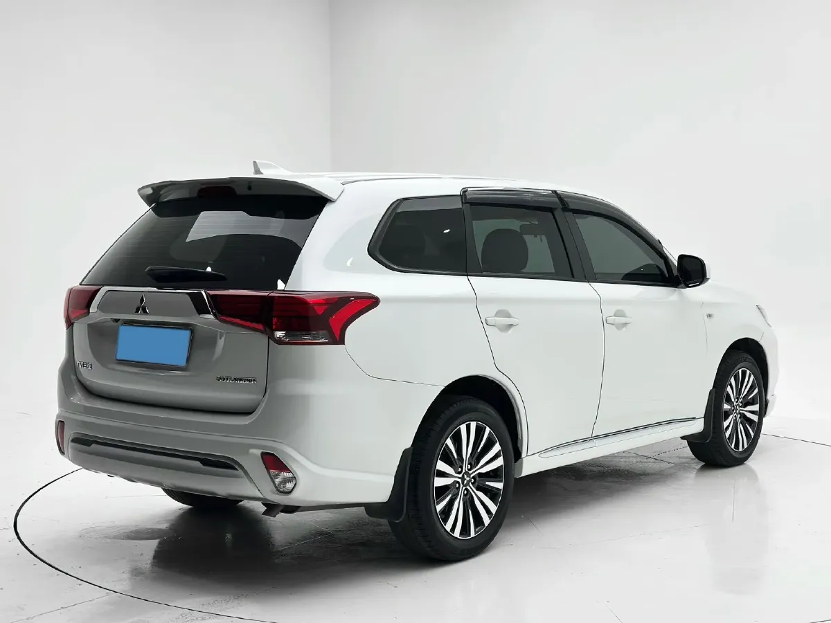 2021 Mitsubishi Outlander 2.0L 166HP L4 CVT,autocango,china used car exporter,china ev exporter,chinese used car exporter,chinese used ev exporter