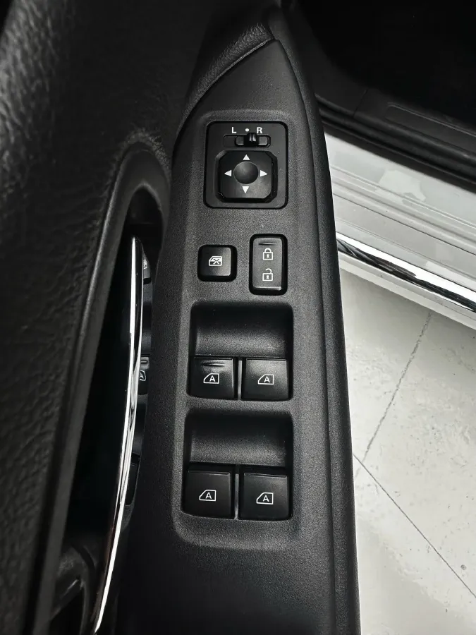 2021 Mitsubishi Outlander 2.0L 166HP L4 CVT,autocango,china used car exporter,china ev exporter,chinese used car exporter,chinese used ev exporter