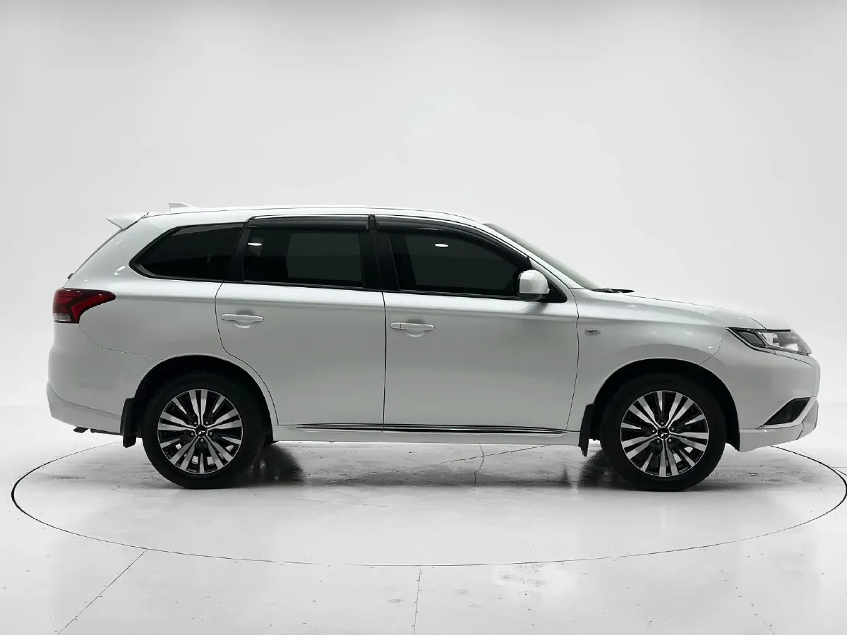 2021 Mitsubishi Outlander 2.0L 166HP L4 CVT,autocango,china used car exporter,china ev exporter,chinese used car exporter,chinese used ev exporter