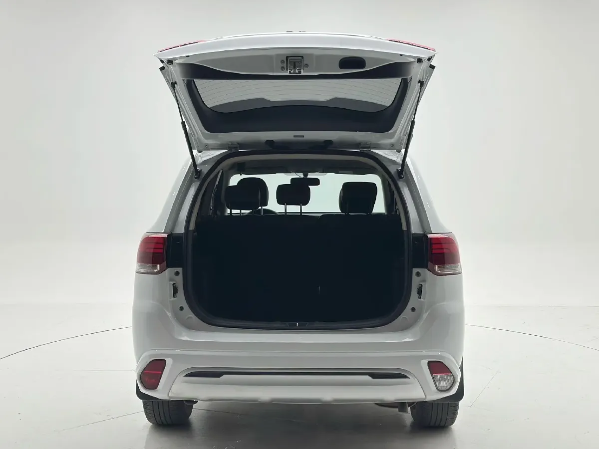 2021 Mitsubishi Outlander 2.0L 166HP L4 CVT,autocango,china used car exporter,china ev exporter,chinese used car exporter,chinese used ev exporter