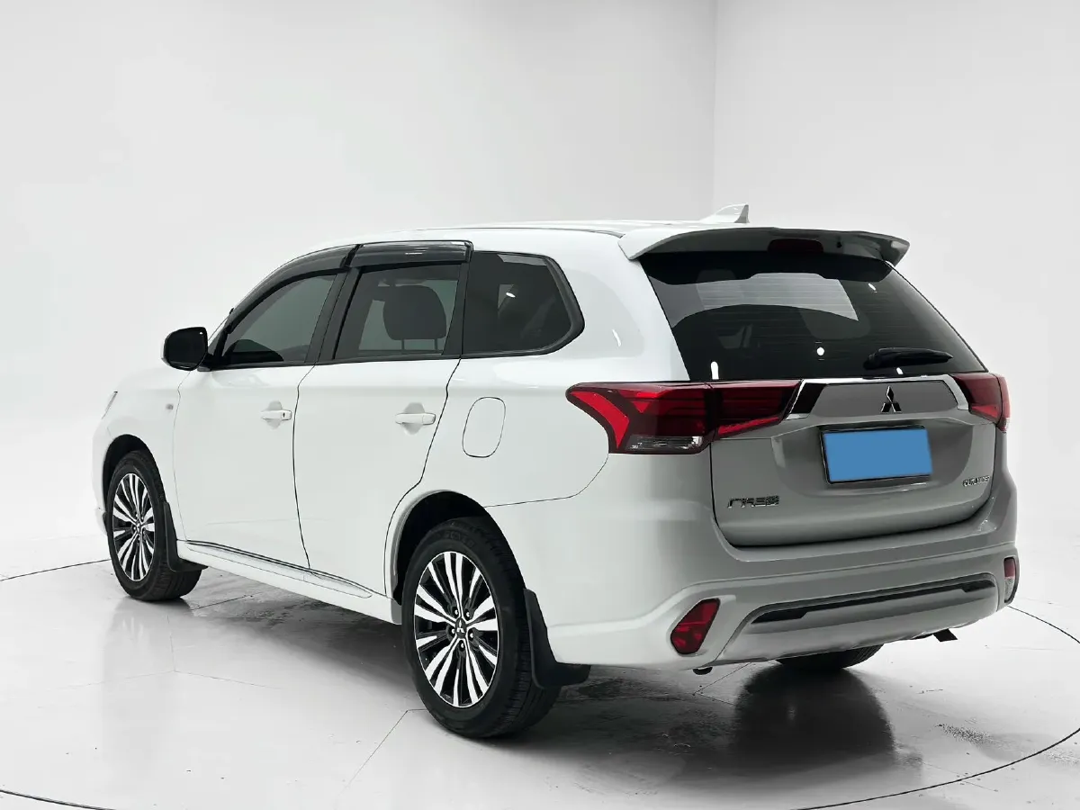 2021 Mitsubishi Outlander 2.0L 166HP L4 CVT,autocango,china used car exporter,china ev exporter,chinese used car exporter,chinese used ev exporter