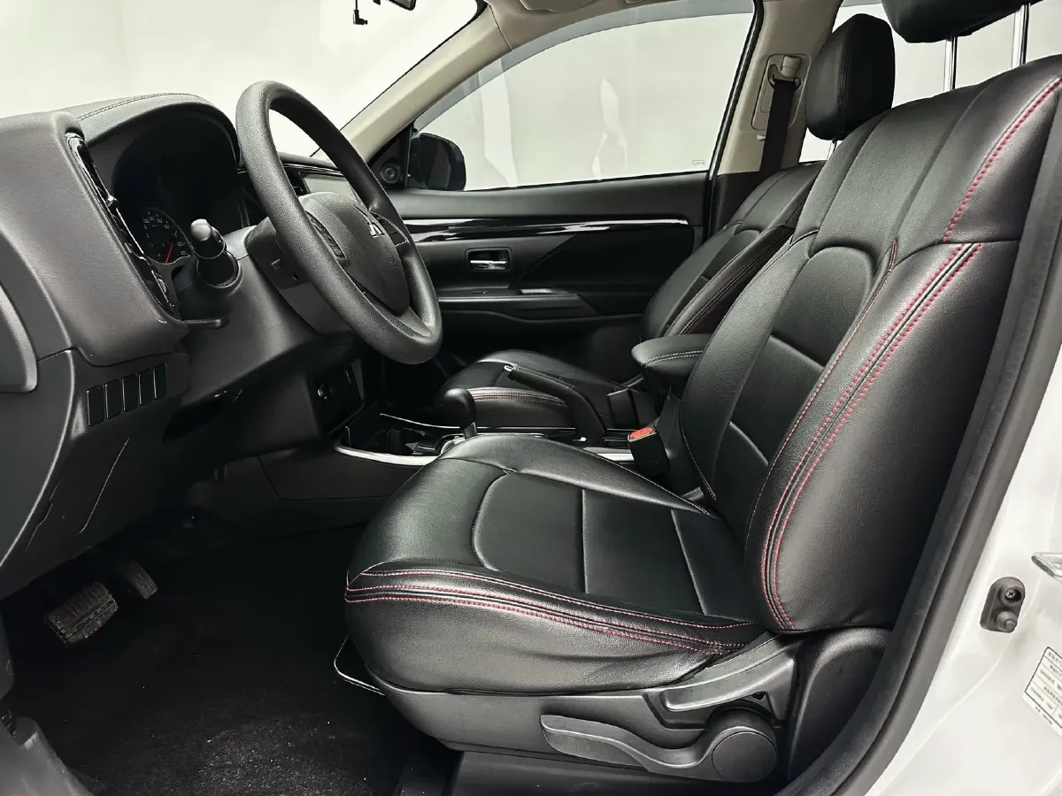 2021 Mitsubishi Outlander 2.0L 166HP L4 CVT,autocango,china used car exporter,china ev exporter,chinese used car exporter,chinese used ev exporter