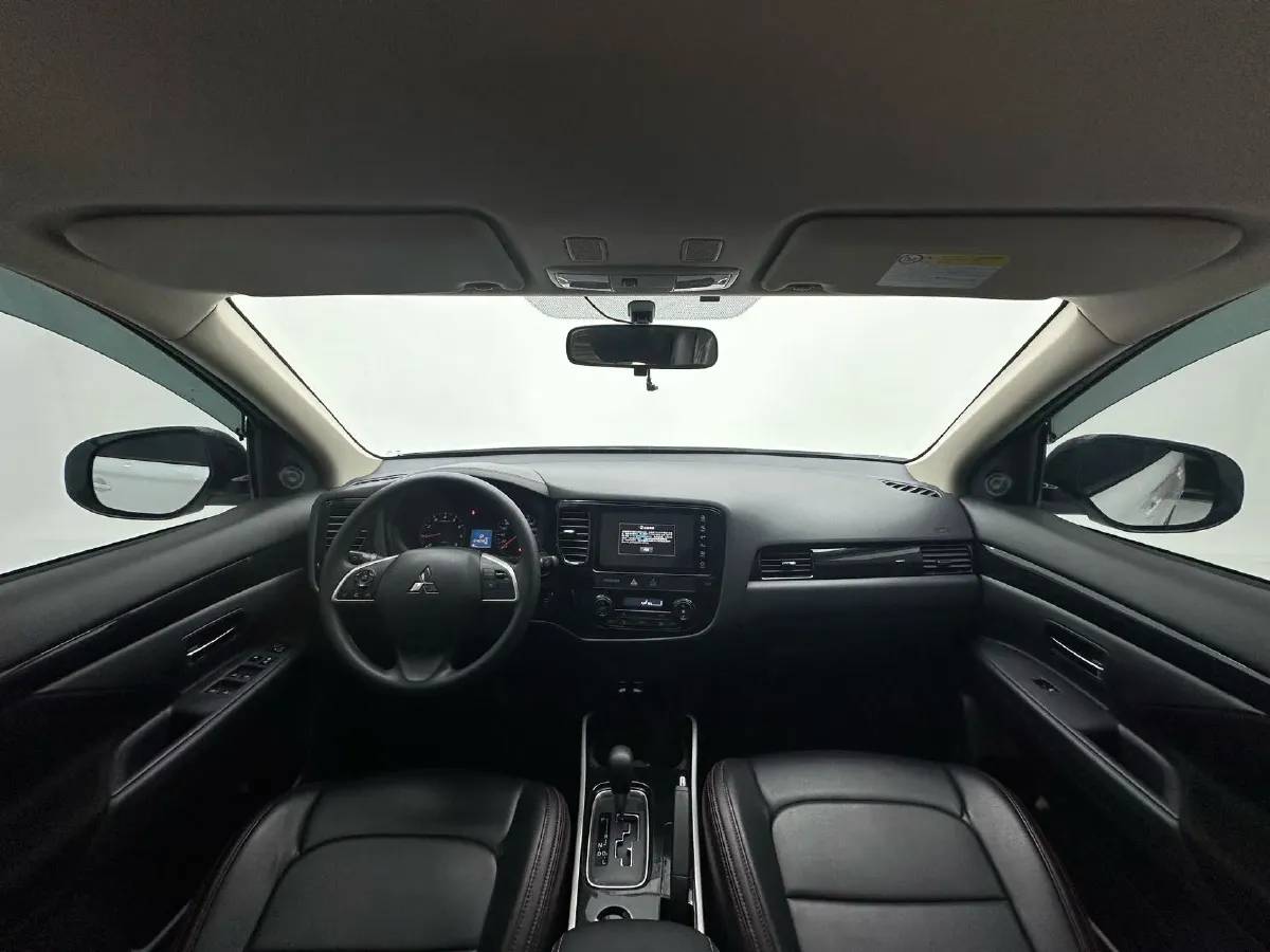 2021 Mitsubishi Outlander 2.0L 166HP L4 CVT,autocango,china used car exporter,china ev exporter,chinese used car exporter,chinese used ev exporter