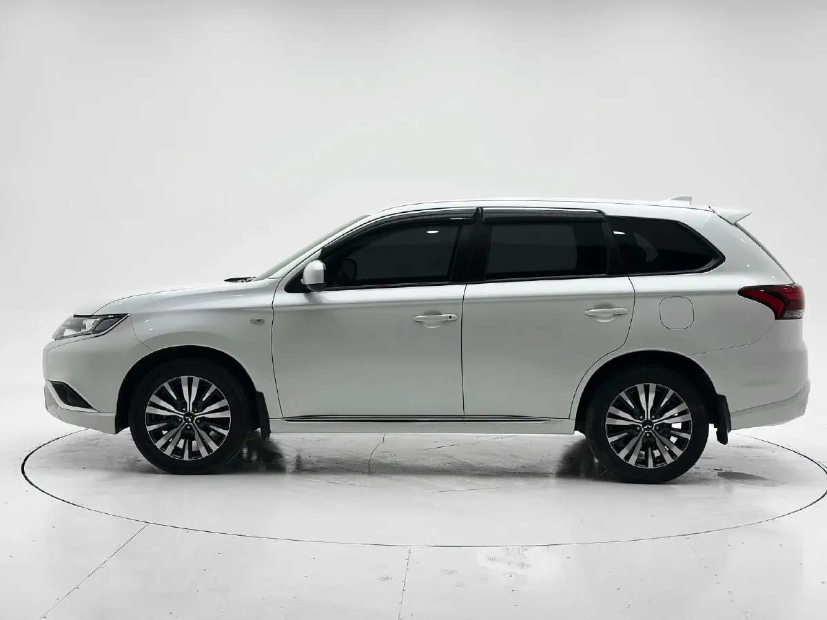 2021 Mitsubishi Outlander 2.0L 166HP L4 CVT,autocango,china used car exporter,china ev exporter,chinese used car exporter,chinese used ev exporter