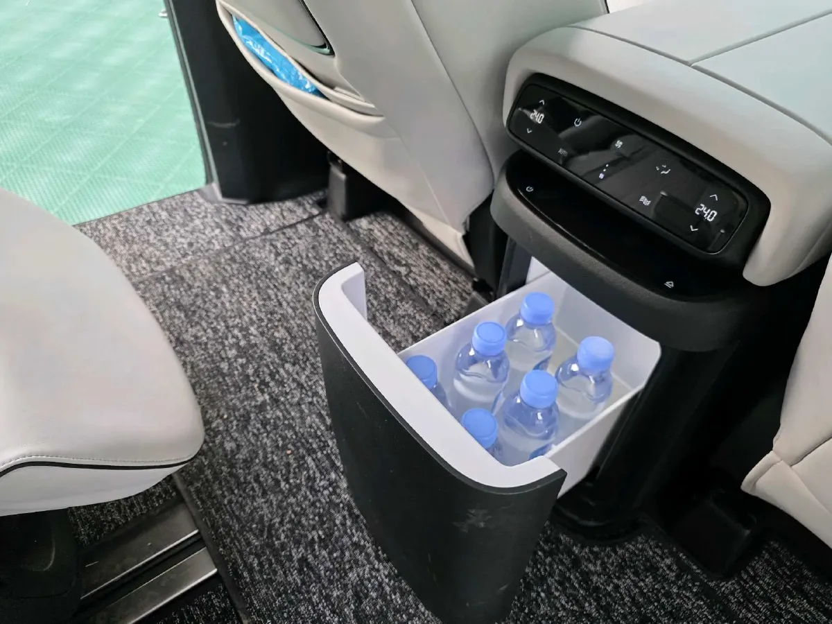 2024 Xpeng X9 BEV 101.5KWH,autocango,china used car exporter,china ev exporter,chinese used car exporter,chinese used ev exporter