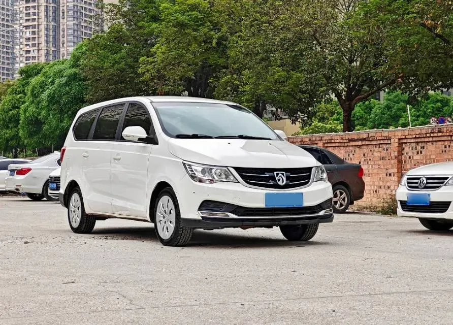 2019 BaoJun 730 1.5L 105HP L4 6MT,autocango,china used car exporter,china ev exporter,chinese used car exporter,chinese used ev exporter