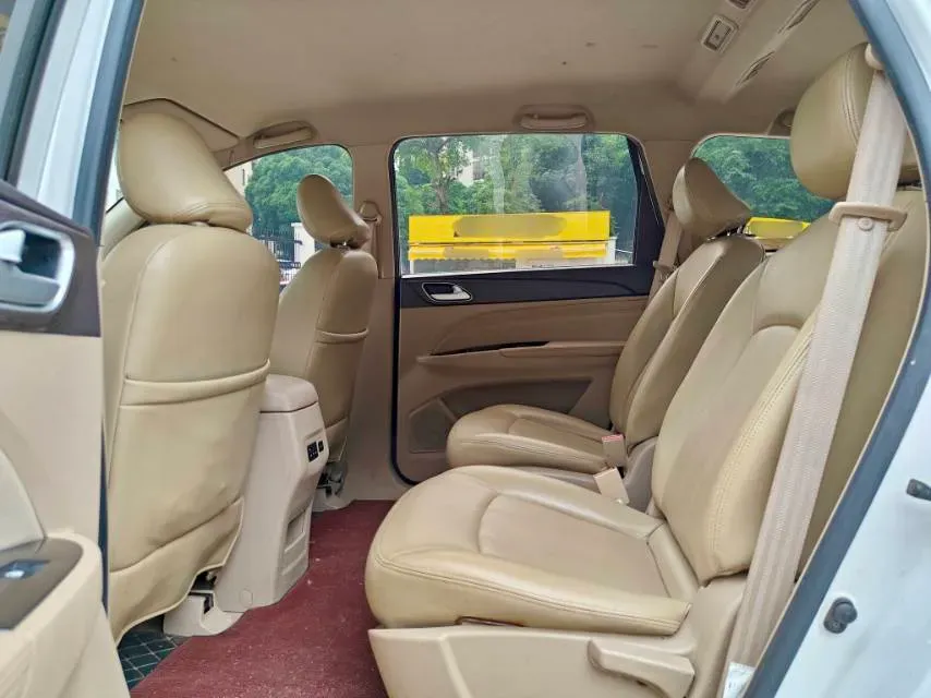 2019 BaoJun 730 1.5L 105HP L4 6MT,autocango,china used car exporter,china ev exporter,chinese used car exporter,chinese used ev exporter