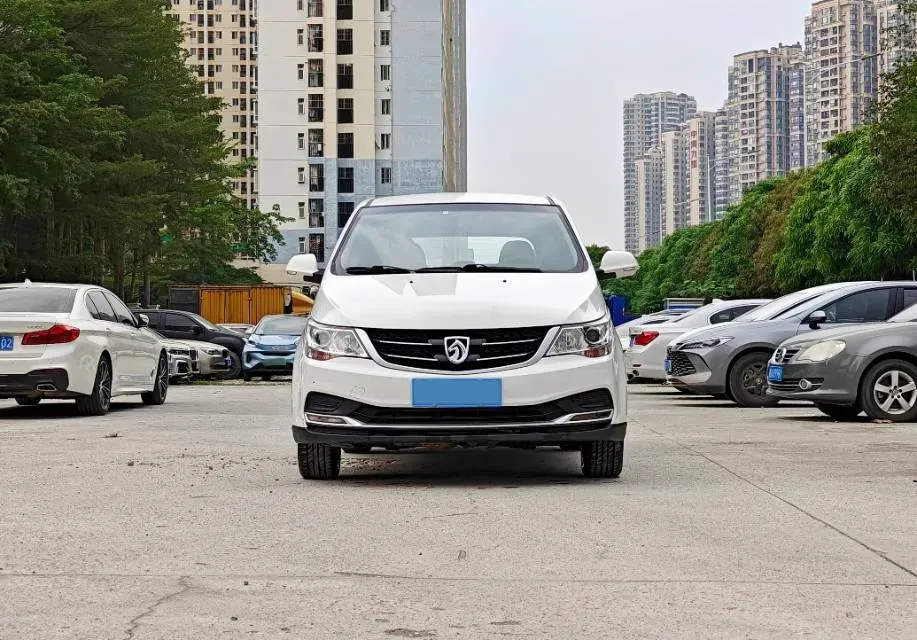 2019 BaoJun 730 1.5L 105HP L4 6MT,autocango,china used car exporter,china ev exporter,chinese used car exporter,chinese used ev exporter