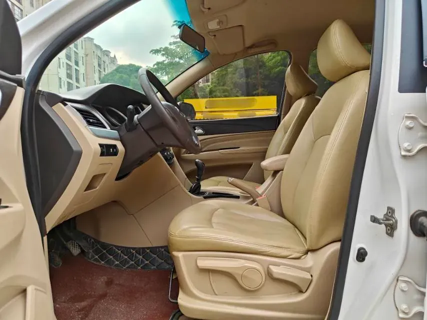 2019 BaoJun 730 1.5L 105HP L4 6MT,autocango,china used car exporter,china ev exporter,chinese used car exporter,chinese used ev exporter