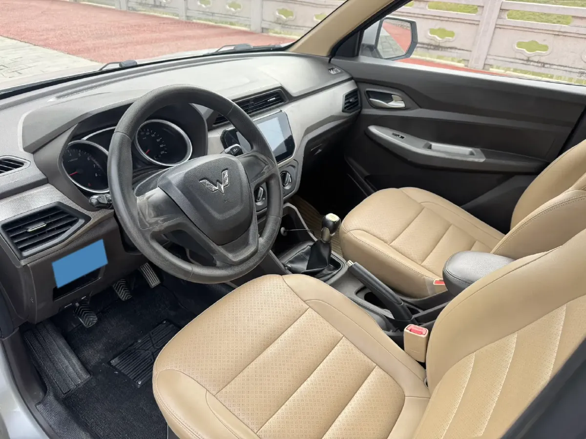 2018 WuLing HongGuang 1.5L 105HP L4 5MT,autocango,china used car exporter,china ev exporter,chinese used car exporter,chinese used ev exporter