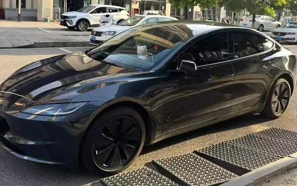 2025 Tesla Model 3 BEV 62.5KWH,autocango,china used car exporter,china ev exporter,chinese used car exporter,chinese used ev exporter