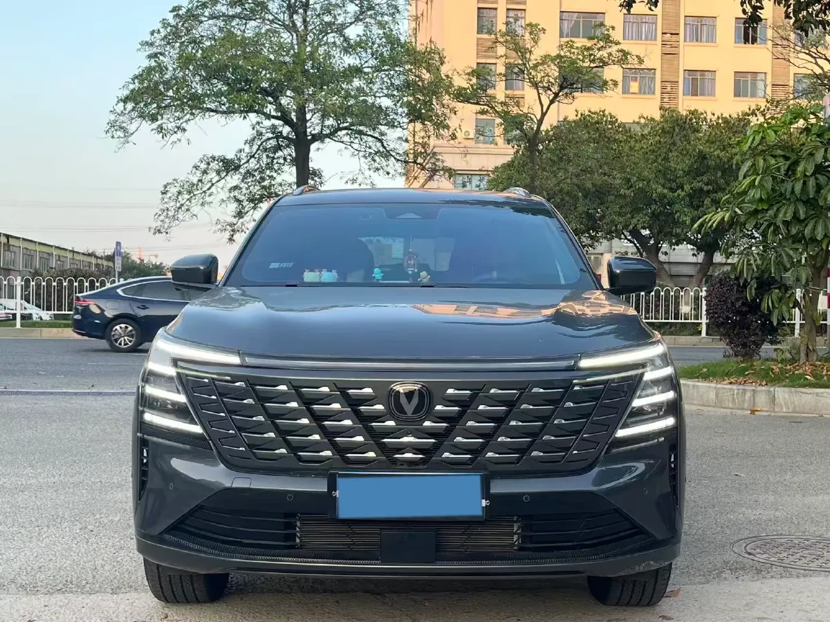 2025 ChangAn CS75 Plus 2.0T 233HP L4 8AT,autocango,china used car exporter,china ev exporter,chinese used car exporter,chinese used ev exporter