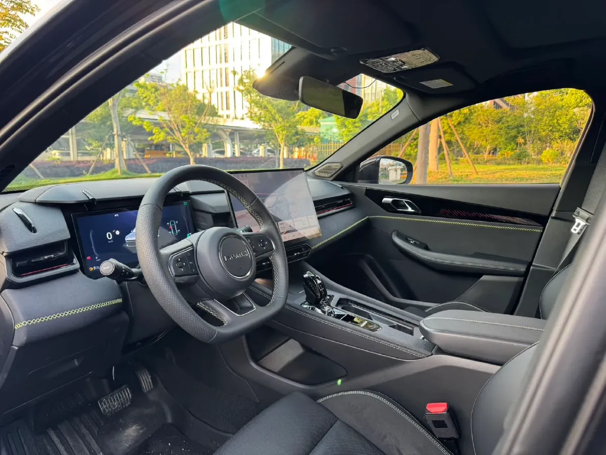 2025 LYNK&CO 03 2.0T 254HP L4 7DCT,autocango,china used car exporter,china ev exporter,chinese used car exporter,chinese used ev exporter