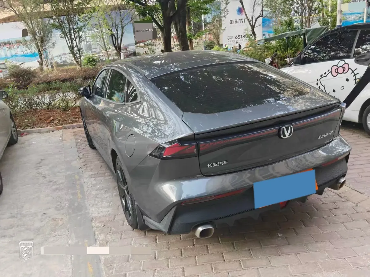 2023 ChangAn UNI-V 1.5T 188HP L4 7DCT,autocango,china used car exporter,china ev exporter,chinese used car exporter,chinese used ev exporter
