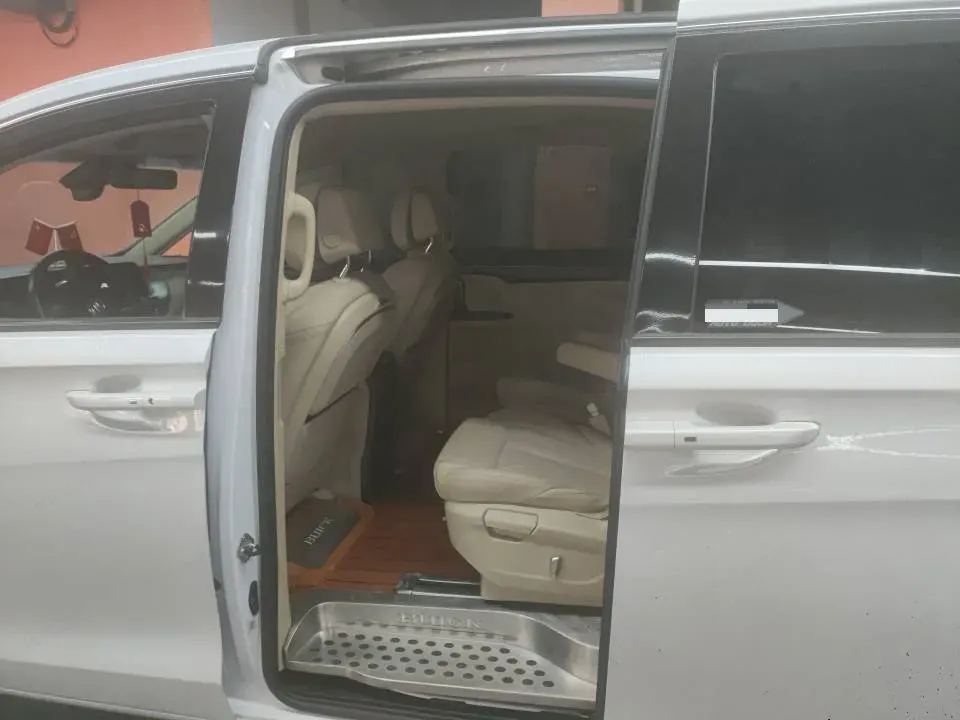 2022 Buick GL8 2.0T 237HP L4 9AT,autocango,china used car exporter,china ev exporter,chinese used car exporter,chinese used ev exporter