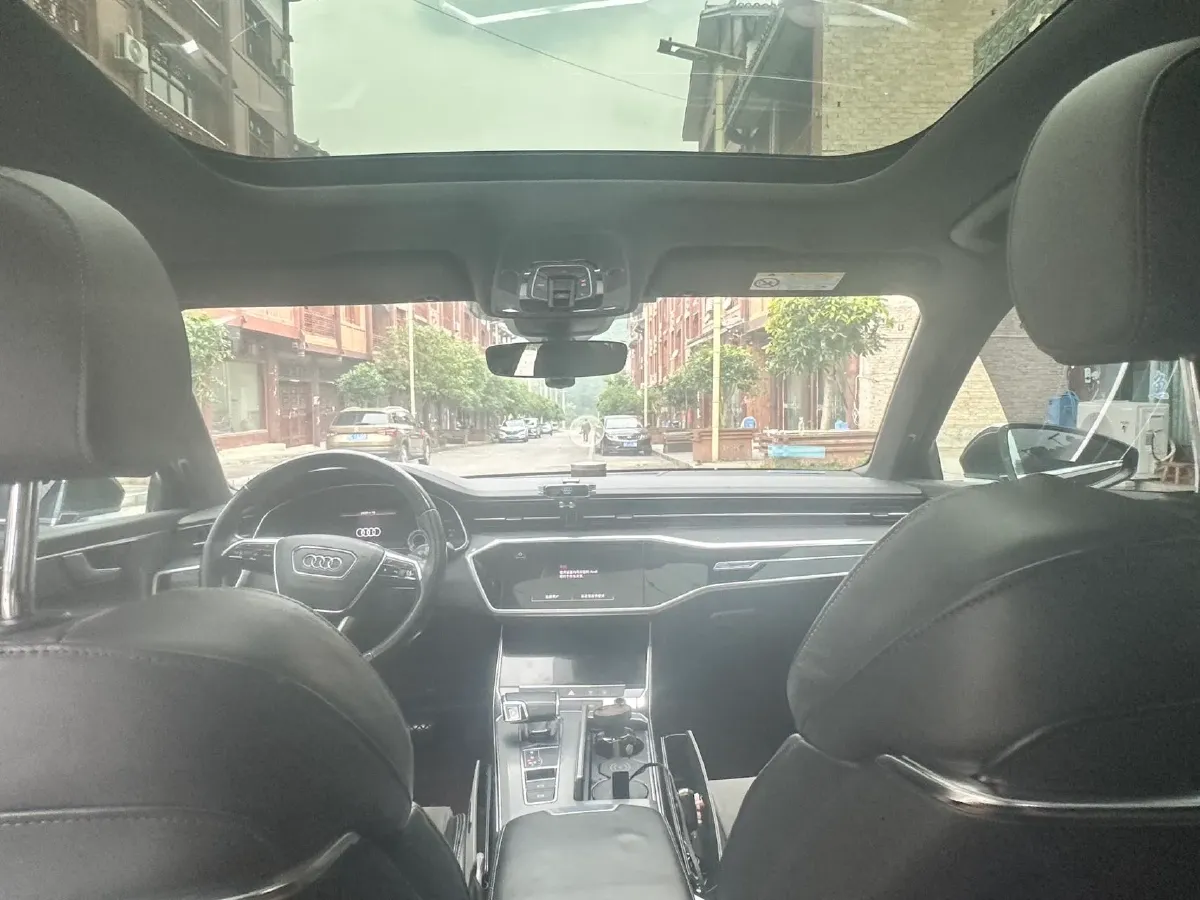 2021 Audi A6L 2.0T 190HP L4 7DCT,autocango,china used car exporter,china ev exporter,chinese used car exporter,chinese used ev exporter