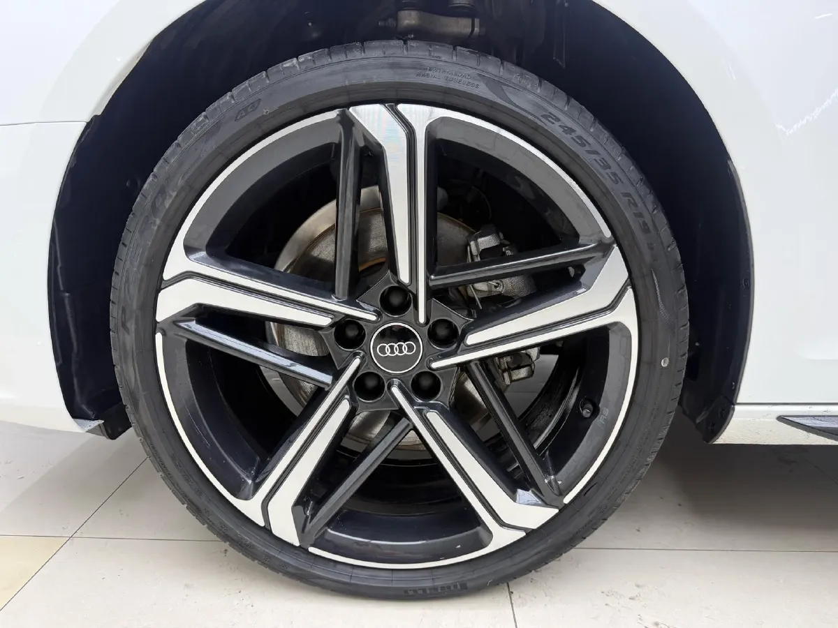 2024 Audi A4L 2.0T 190HP L4 7DCT,autocango,china used car exporter,china ev exporter,chinese used car exporter,chinese used ev exporter