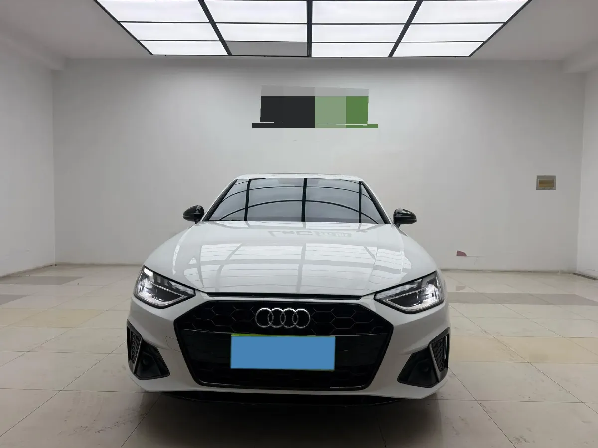 2024 Audi A4L 2.0T 190HP L4 7DCT,autocango,china used car exporter,china ev exporter,chinese used car exporter,chinese used ev exporter