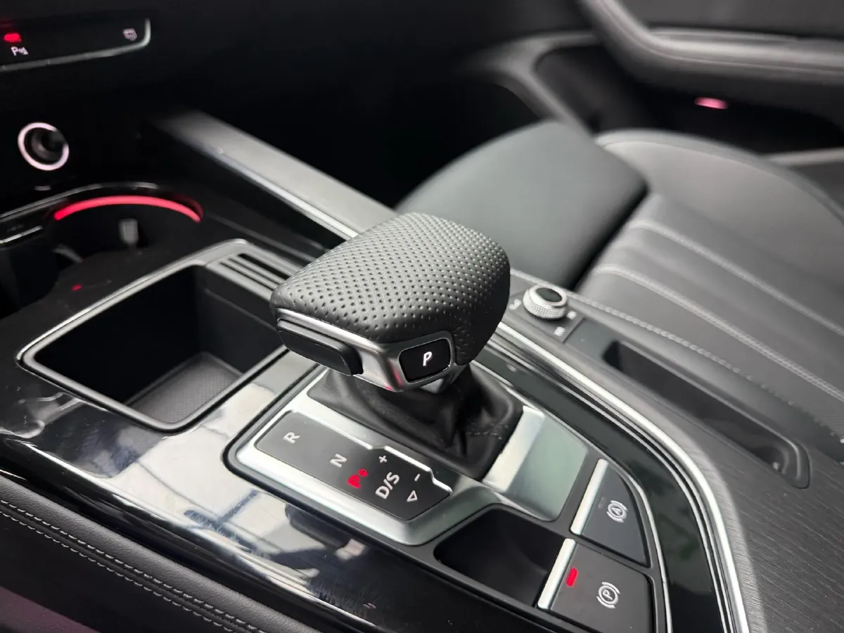 2024 Audi A4L 2.0T 190HP L4 7DCT,autocango,china used car exporter,china ev exporter,chinese used car exporter,chinese used ev exporter