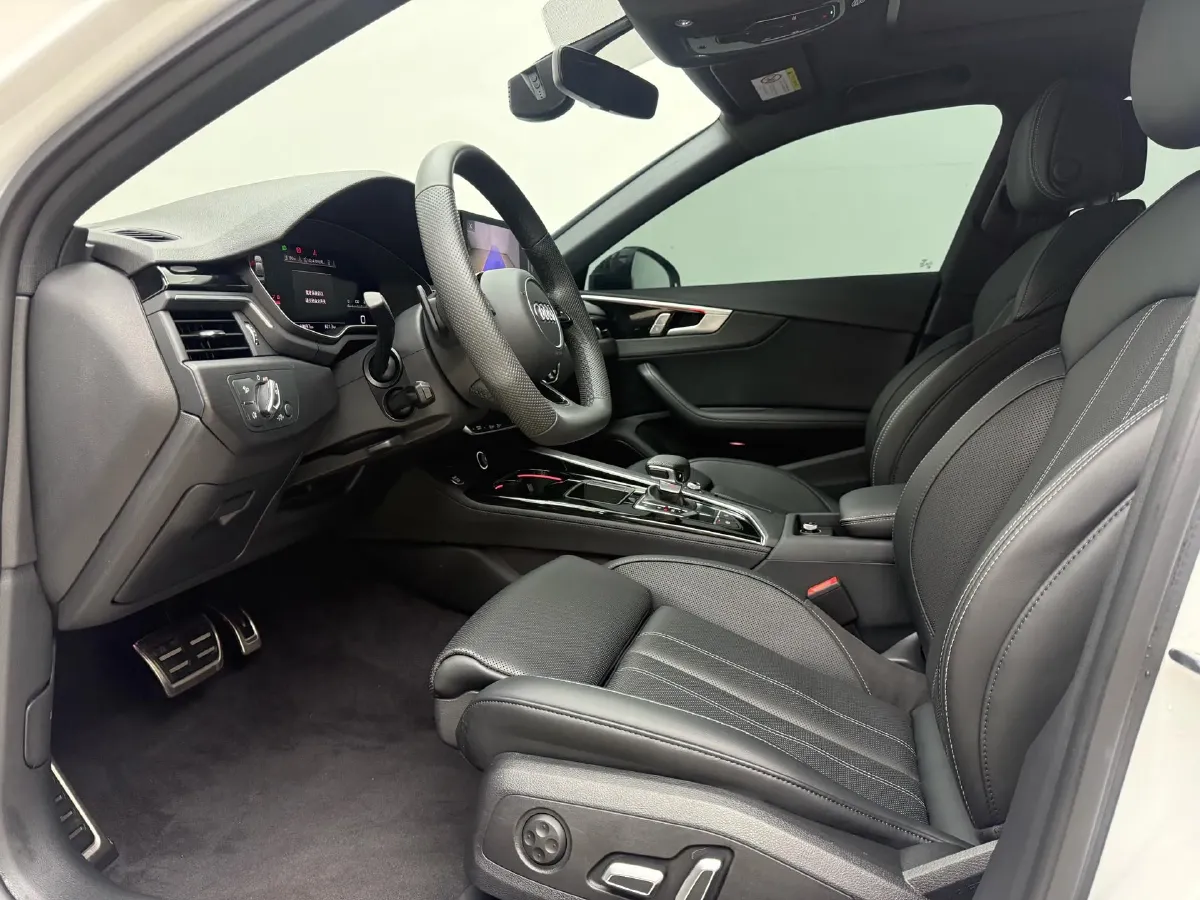 2024 Audi A4L 2.0T 190HP L4 7DCT,autocango,china used car exporter,china ev exporter,chinese used car exporter,chinese used ev exporter