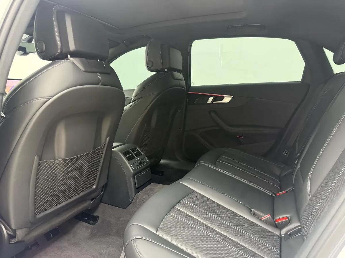 2024 Audi A4L 2.0T 190HP L4 7DCT,autocango,china used car exporter,china ev exporter,chinese used car exporter,chinese used ev exporter