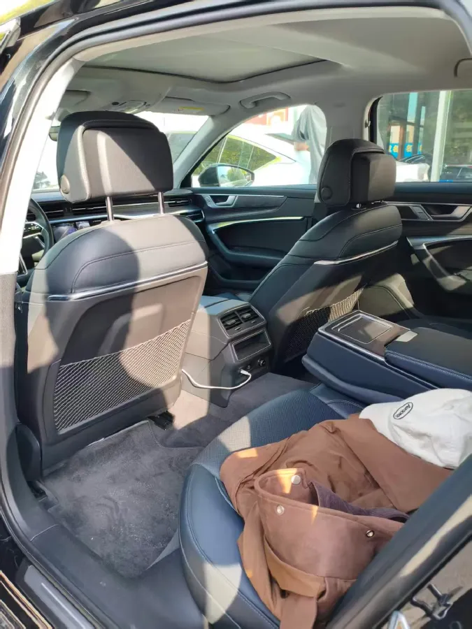 2024 Audi A6L 2.0T 190HP L4 7DCT,autocango,china used car exporter,china ev exporter,chinese used car exporter,chinese used ev exporter