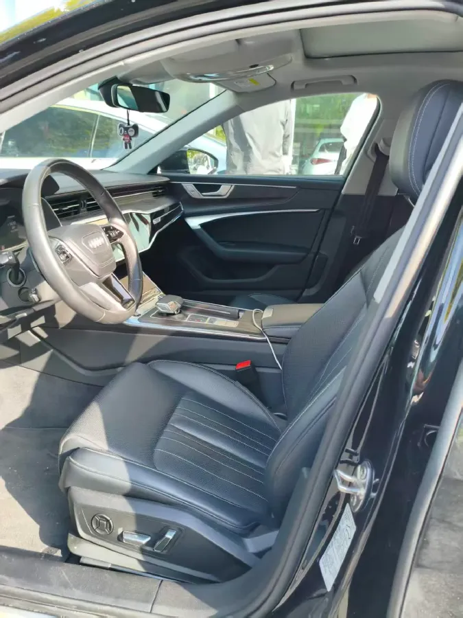 2024 Audi A6L 2.0T 190HP L4 7DCT,autocango,china used car exporter,china ev exporter,chinese used car exporter,chinese used ev exporter