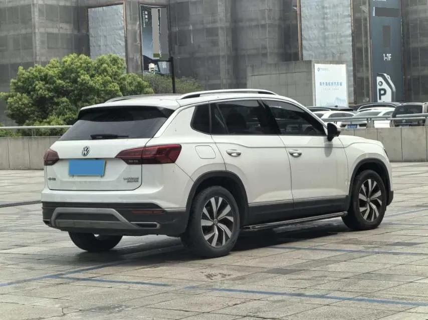 2019 Jeep Cherokee 2.0T 234HP L4 9AT,autocango,china used car exporter,china ev exporter,chinese used car exporter,chinese used ev exporter