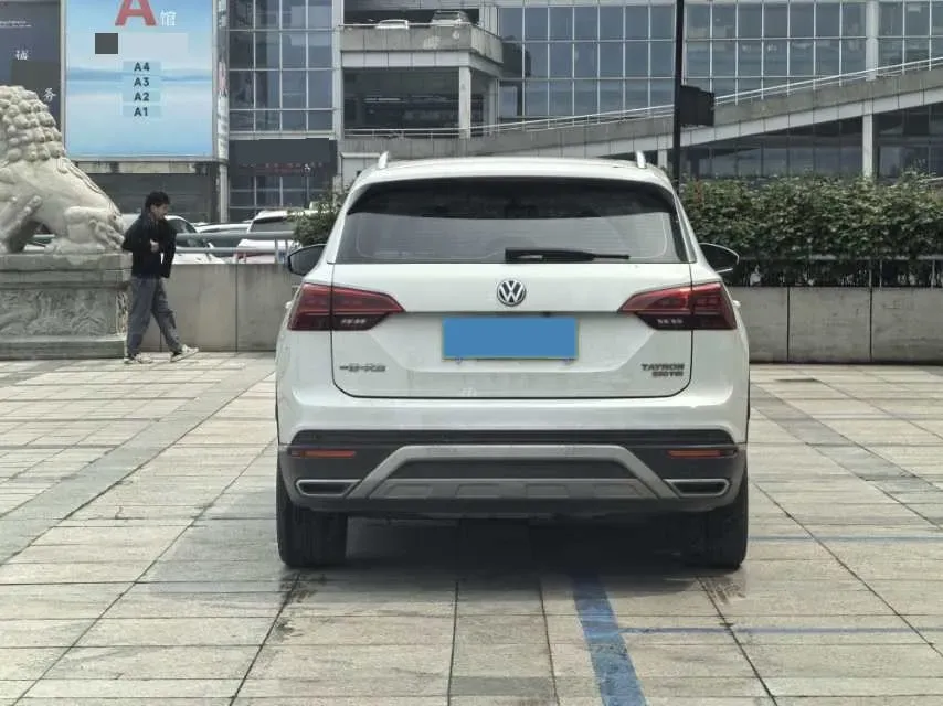 2019 Jeep Cherokee 2.0T 234HP L4 9AT,autocango,china used car exporter,china ev exporter,chinese used car exporter,chinese used ev exporter