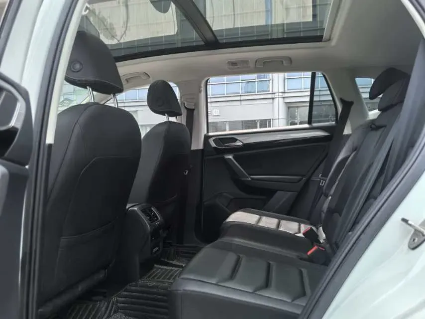 2019 Jeep Cherokee 2.0T 234HP L4 9AT,autocango,china used car exporter,china ev exporter,chinese used car exporter,chinese used ev exporter