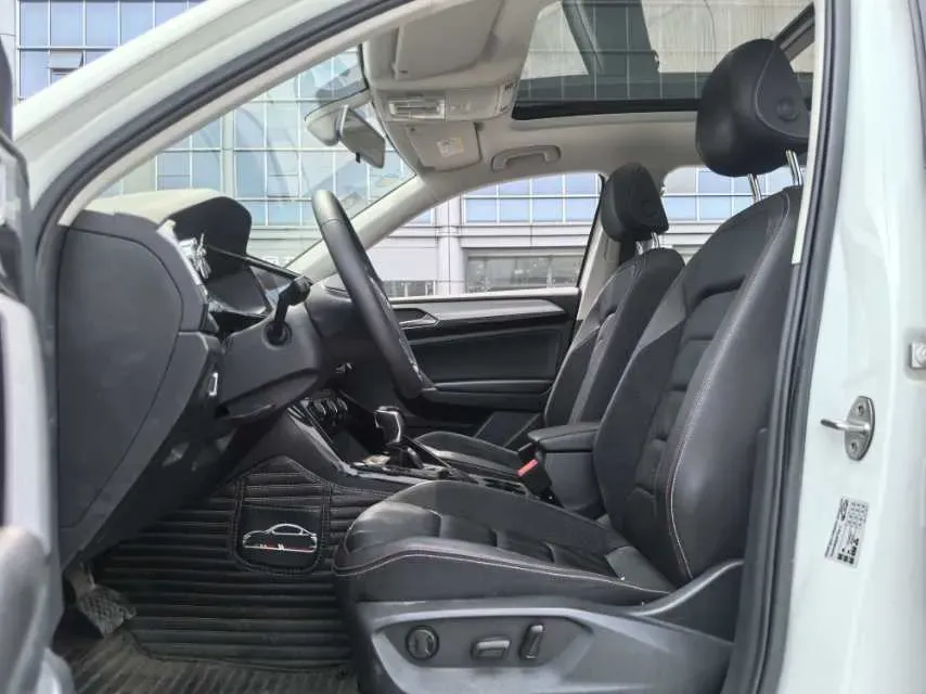 2019 Jeep Cherokee 2.0T 234HP L4 9AT,autocango,china used car exporter,china ev exporter,chinese used car exporter,chinese used ev exporter