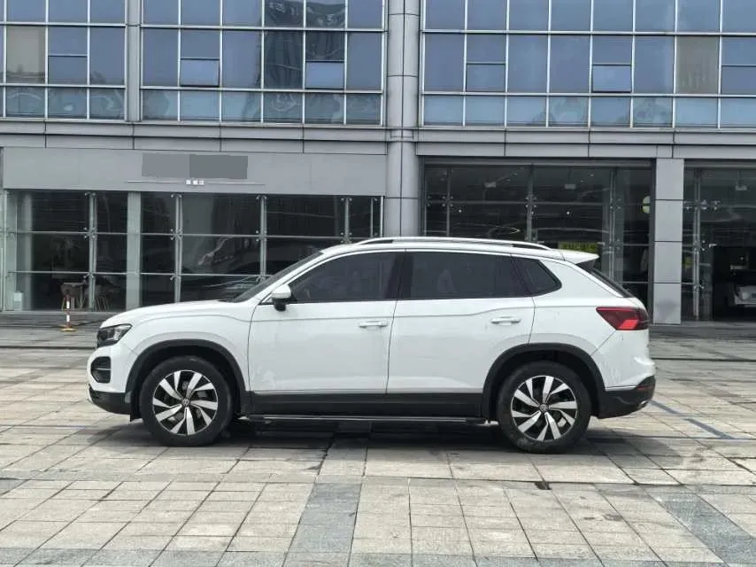 2019 Jeep Cherokee 2.0T 234HP L4 9AT,autocango,china used car exporter,china ev exporter,chinese used car exporter,chinese used ev exporter