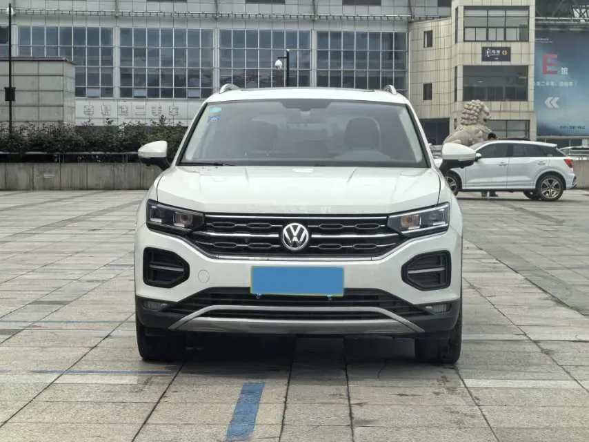 2019 Jeep Cherokee 2.0T 234HP L4 9AT,autocango,china used car exporter,china ev exporter,chinese used car exporter,chinese used ev exporter