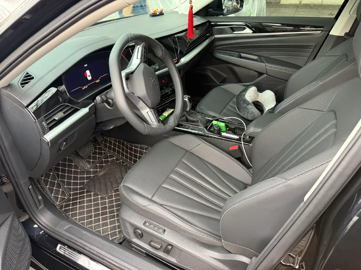 2025 Volkswagen Passat 2.0T 220HP L4 7DCT,autocango,china used car exporter,china ev exporter,chinese used car exporter,chinese used ev exporter