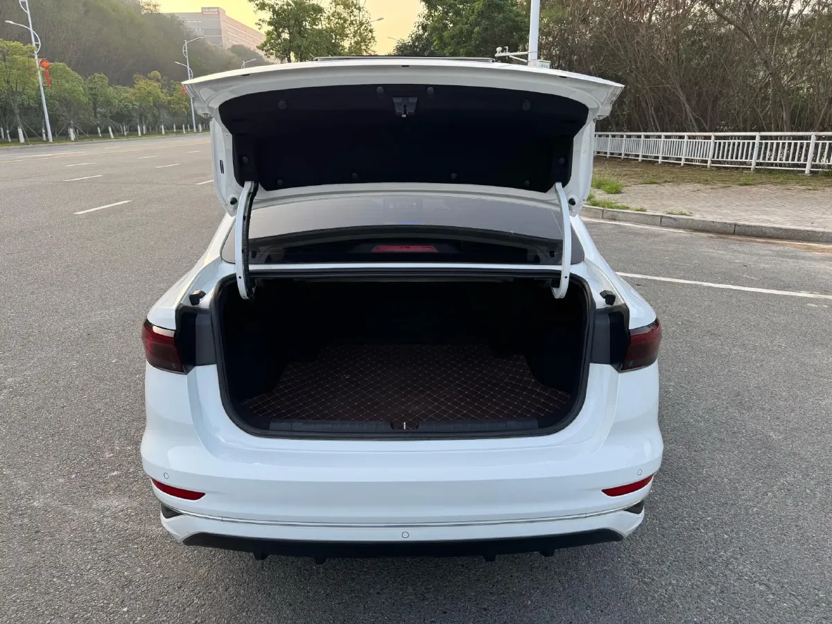 2022 Geely Emgrand 1.5L 114HP L4 CVT,autocango,china used car exporter,china ev exporter,chinese used car exporter,chinese used ev exporter