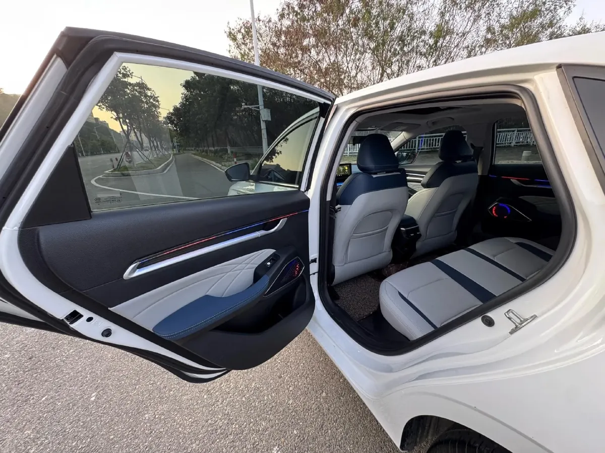 2022 Geely Emgrand 1.5L 114HP L4 CVT,autocango,china used car exporter,china ev exporter,chinese used car exporter,chinese used ev exporter