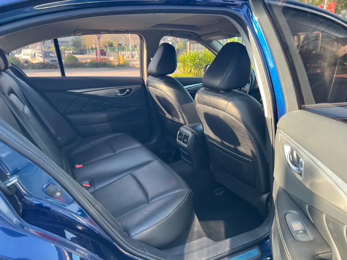 2018 Jeep Grand Commander 2.0T 265HP L4 9AT,autocango,china used car exporter,china ev exporter,chinese used car exporter,chinese used ev exporter