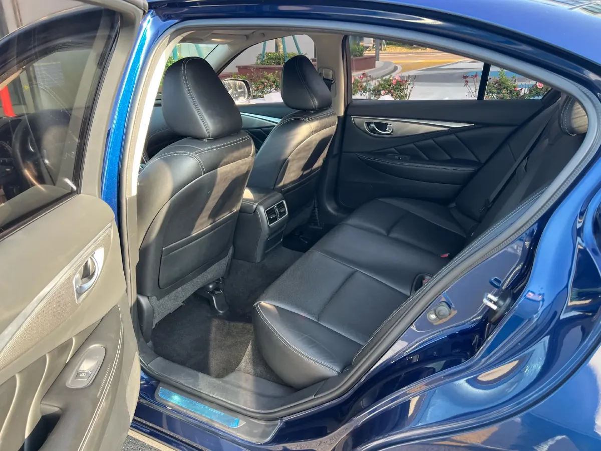 2018 Jeep Grand Commander 2.0T 265HP L4 9AT,autocango,china used car exporter,china ev exporter,chinese used car exporter,chinese used ev exporter