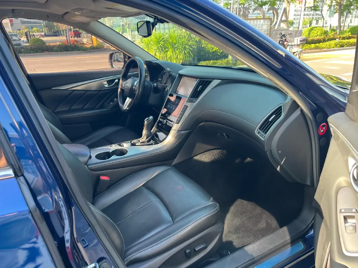 2018 Jeep Grand Commander 2.0T 265HP L4 9AT,autocango,china used car exporter,china ev exporter,chinese used car exporter,chinese used ev exporter