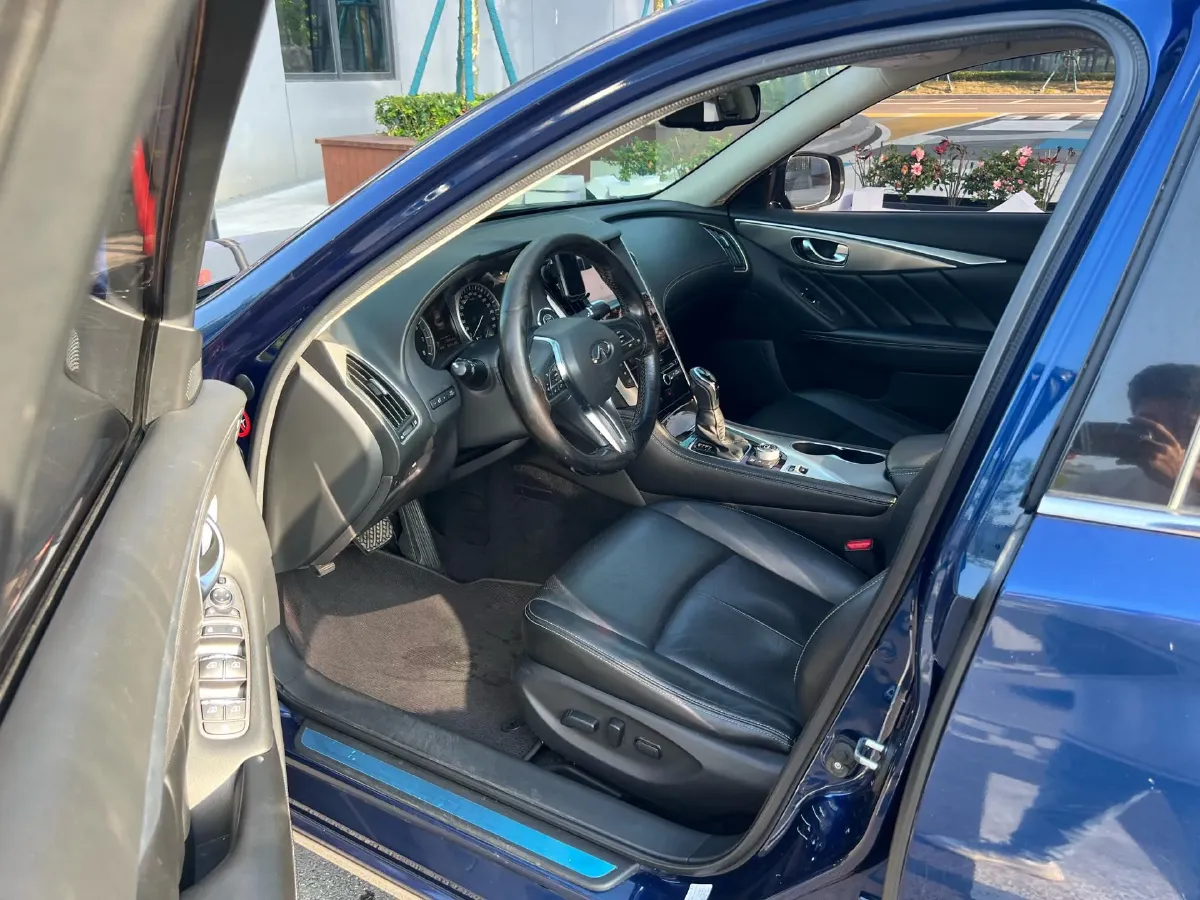 2018 Jeep Grand Commander 2.0T 265HP L4 9AT,autocango,china used car exporter,china ev exporter,chinese used car exporter,chinese used ev exporter