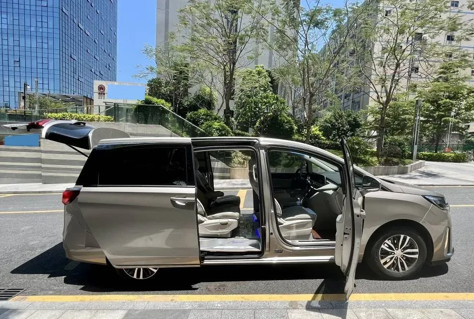 2023 Buick GL8 2.0T 237HP L4 9AT,autocango,china used car exporter,china ev exporter,chinese used car exporter,chinese used ev exporter