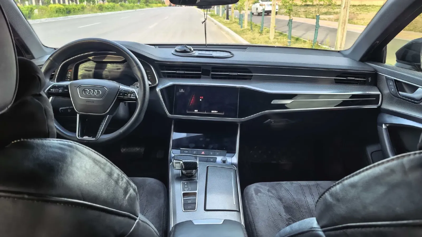 2021 Audi A6L 2.0T 224HP L4 7DCT,autocango,china used car exporter,china ev exporter,chinese used car exporter,chinese used ev exporter