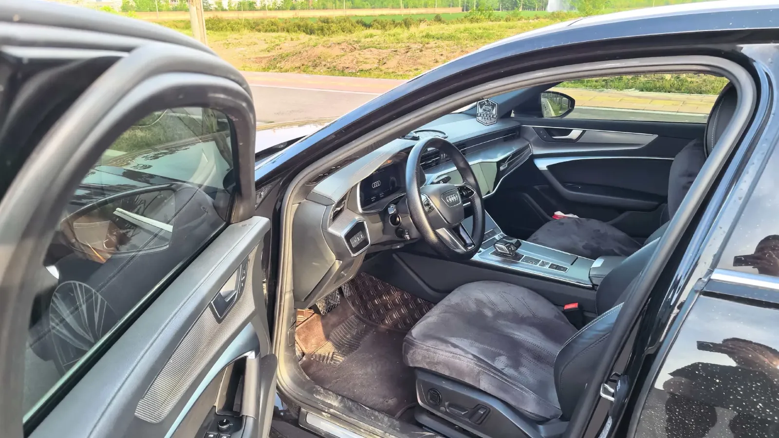 2021 Audi A6L 2.0T 224HP L4 7DCT,autocango,china used car exporter,china ev exporter,chinese used car exporter,chinese used ev exporter